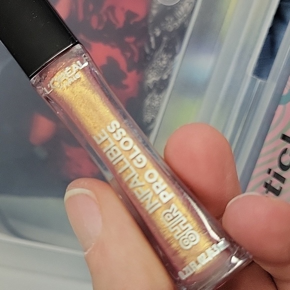 L'Oreal Paris Infallible Lip Gloss 805 Suede - Picture 2 of 2